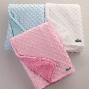 Couverture bébé en minkee – 70 x 100 cm